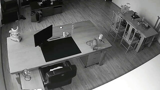 黑客破解摄像头偷拍河北某摄影店女老板 年纪30左右 在公司办公室与2名男子长达两年偷情记录 (4)