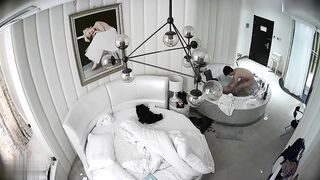 360酒店摄像头偷拍未流出经典虎台 晚上加完班出来开房减减压的白领小情侣尝新在浴缸里做爱